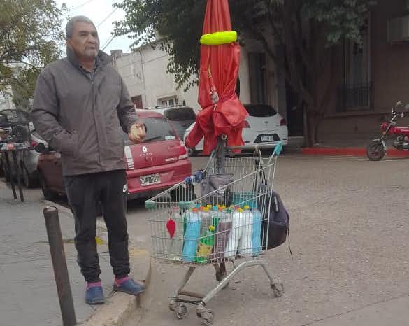 El famoso "hay que rebuscarse":  “Delivery” de productos de limpieza, una forma de sobrellevar la falta de empleo en la ciudad